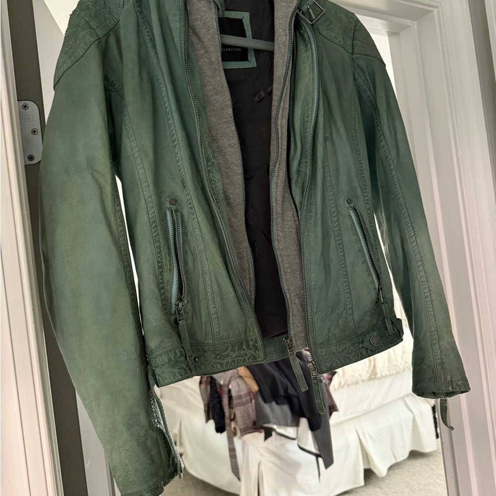 Elegant Women's Teal Leather Jacket